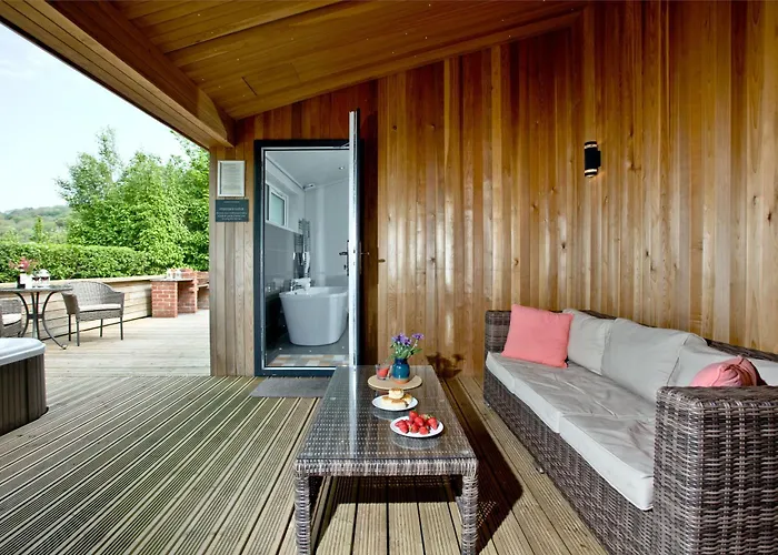 Orchard Lodge, Strawberryfield Park