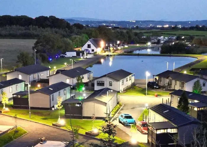 Arranview Lochside Pods & Lodges All With Private Hot-Tubs