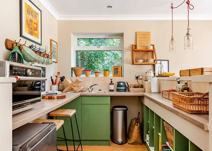 The Old Pool House, Stylish Large Studio In Private Country Estate With Air Con Bradford-On-Avon, United Kingdom