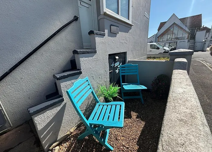 11B Beachside