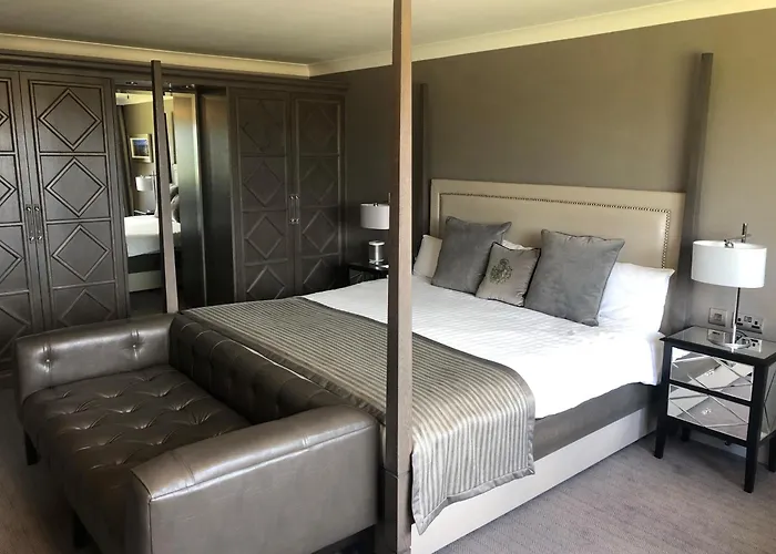 Riverside Lodge