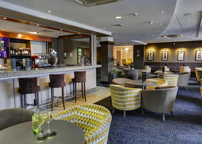 Cresta Court Hotel