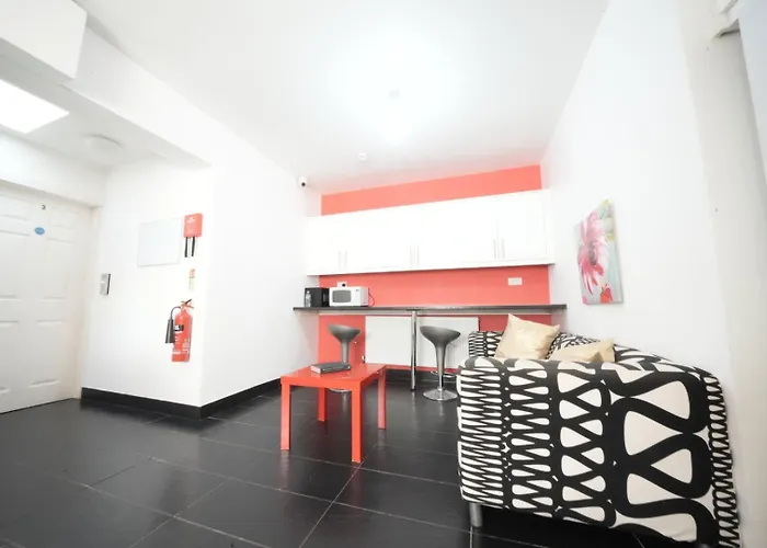 Private Rooms-Private Bathrooms-Near Airport- Cabin Crew Paradise Harmondsworth, United Kingdom