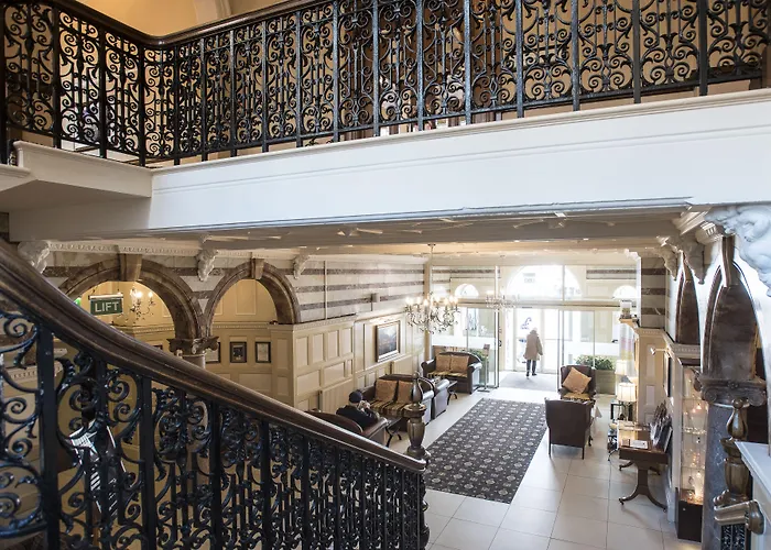 Crown & Mitre Hotel