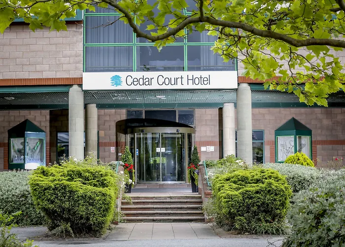 Clarion Cedar Court