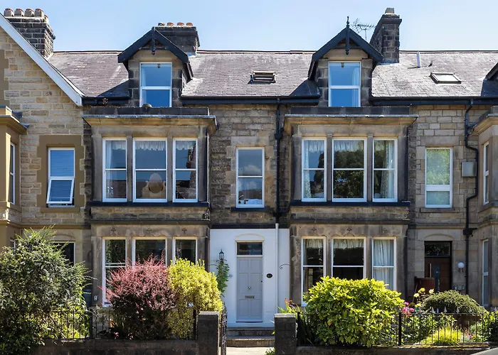 Wynnstay House