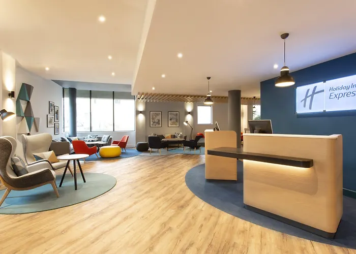 Holiday Inn Express Town Centre By Ihg