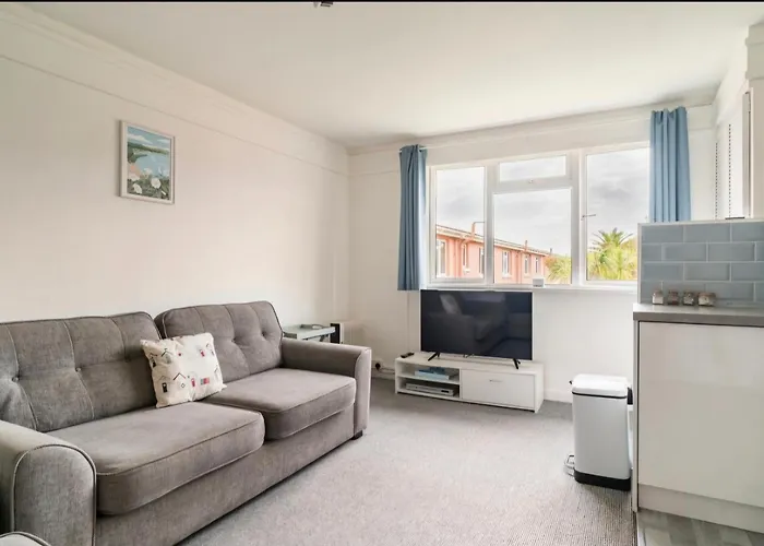 45 New Esplanade Court
