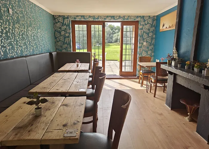 Little Foxes Hotel & Gatwick Airport Parking Crawley , United Kingdom