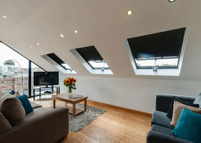 Base Serviced Apartments - Sir Thomas Street