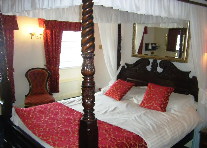 Greyhound Coaching Inn