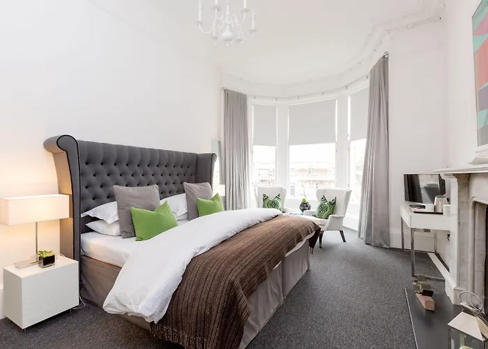 94Dr Villa Edinburgh, United Kingdom
