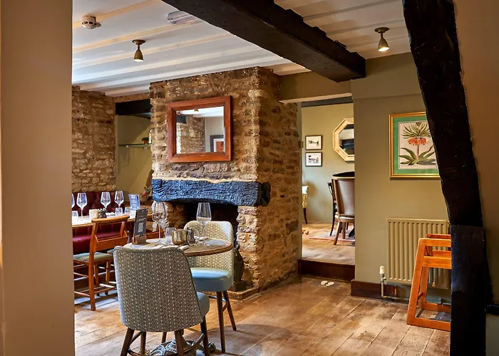 Horse And Groom Inn