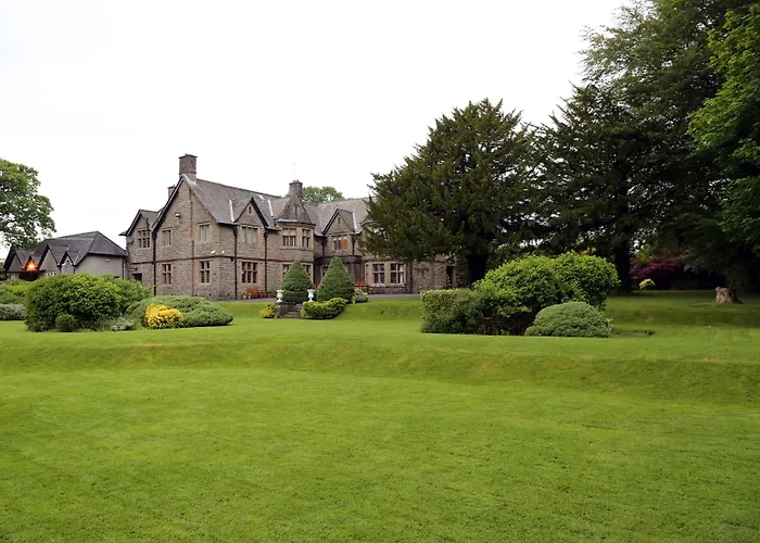 Maes Manor Country
