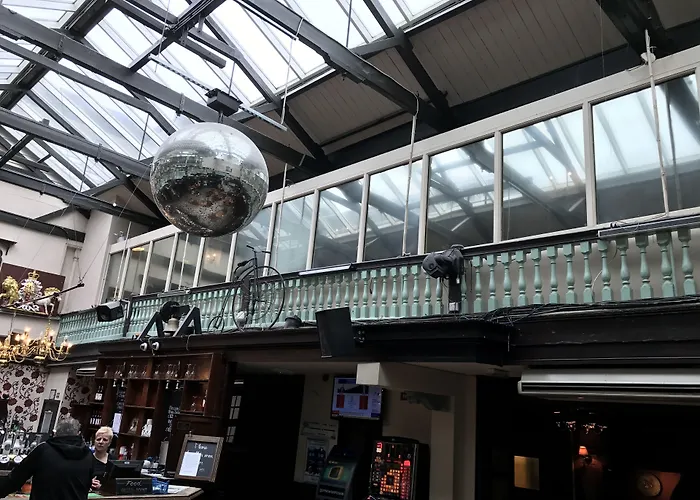 The Royal Victoria And Bull Hotel