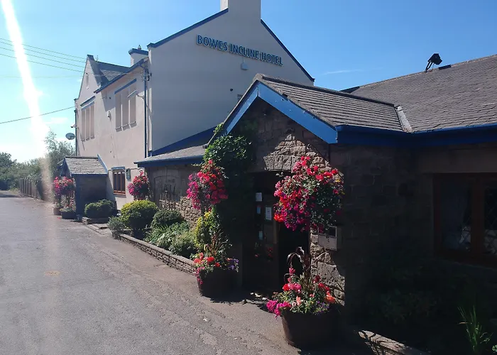 Bowes Incline Hotel