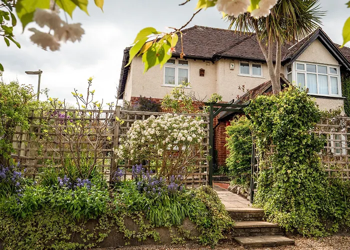 Avalon House B&B