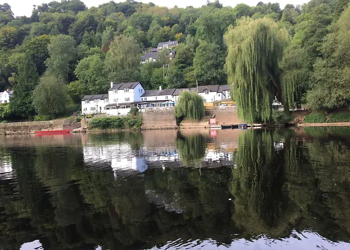 Ye Old Ferrie Inn