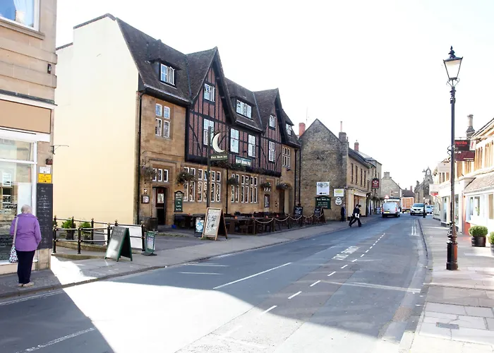 Half Moon, Sherborne By Marston'S Inns