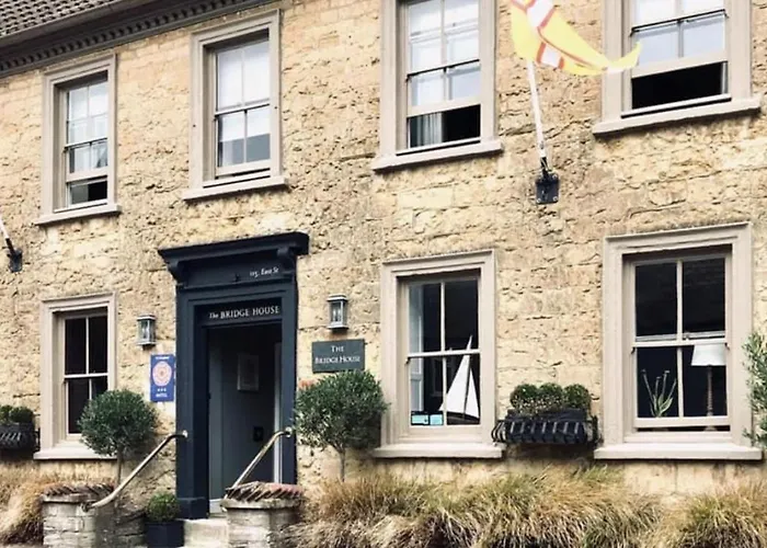 Bridge House Hotel