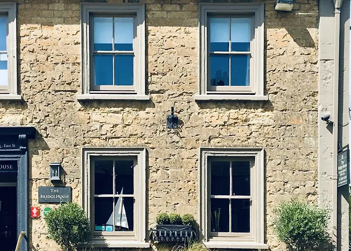 Bridge House Hotel