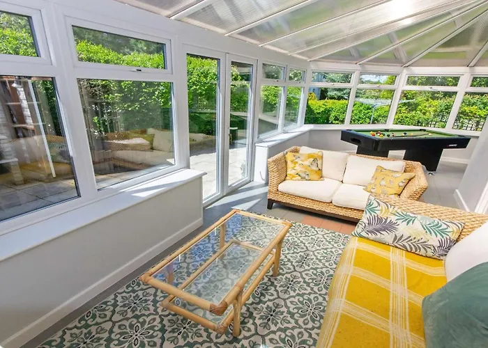 Ladywell Croyde: Stylish Group Retreat with Games & Hot Tub