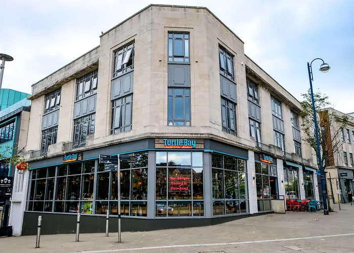 Cwtsh Hostel Central Swansea, Social & Modern, Near Train Station