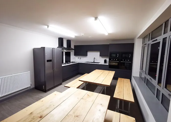 Cwtsh Hostel Central Swansea, Social & Modern, Near Train Station