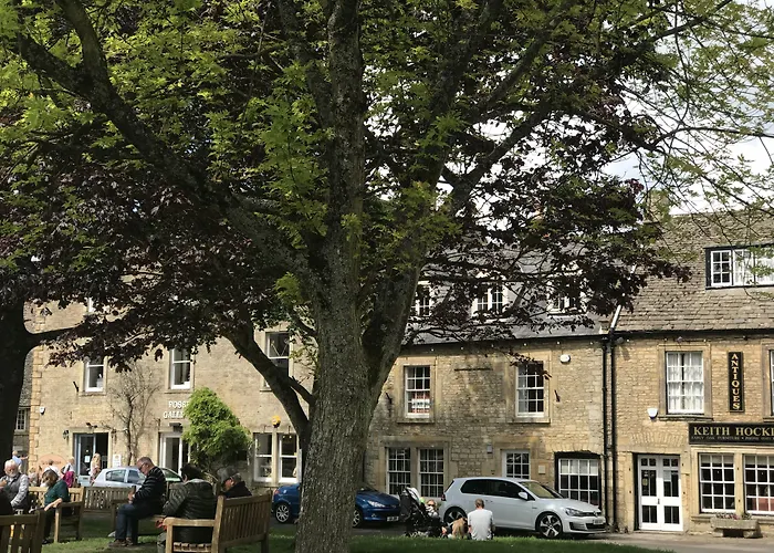 Lucy'S Tearoom B&B