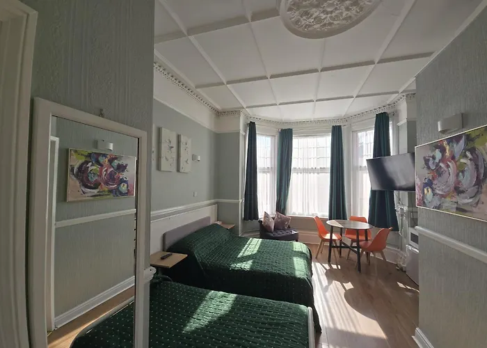Avis Hotel