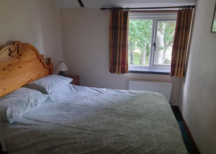Hayloft Cottage Your Family-Friendly Countryside Retreat, Master En-Suite, Sleeps 6, Indoor Pool, Tennis Court And Tarka Trial Access For Cycling Merton , United Kingdom