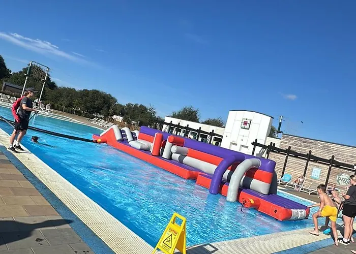 Swan View Retreats # Hottub # Egg Chair # Bbq & Bikes Included 8 Berth
