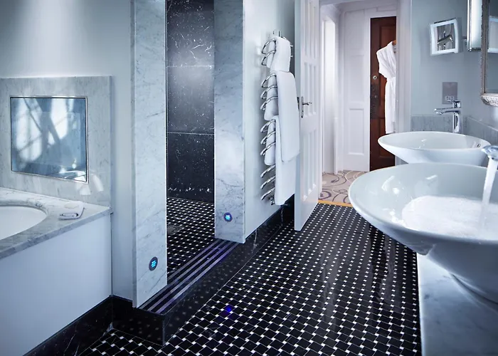 Fanhams Hall, Exclusive Collection