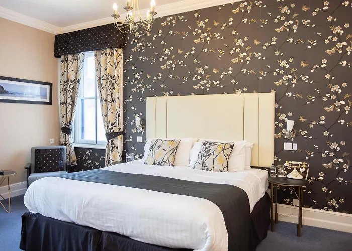 New Holmwood Hotel Cowes , United Kingdom