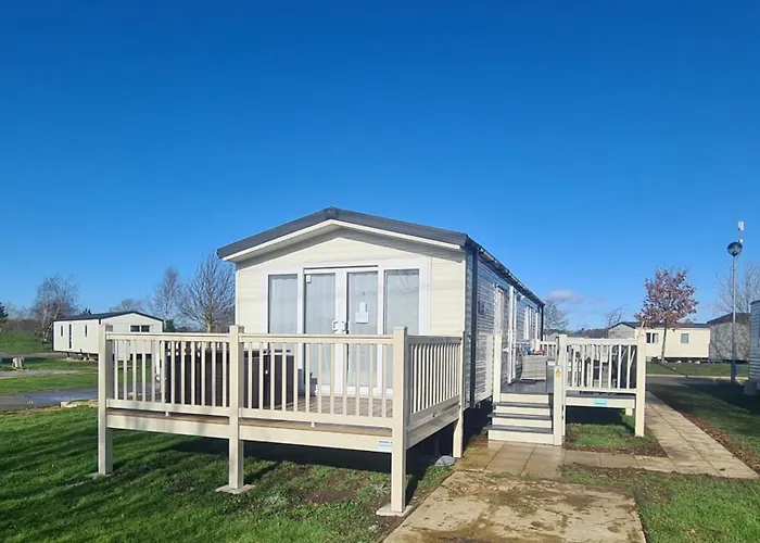 Luxury 8 Berth Caravan With Hot Tub & Starlink At Tattershall Lakes