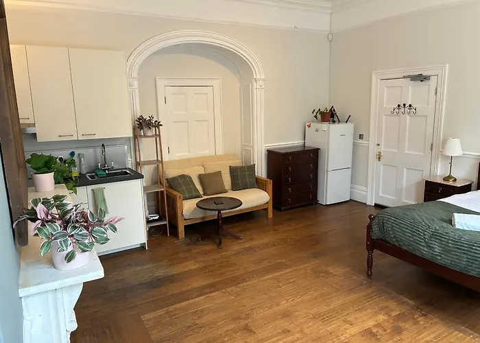3 Berkeley Square Guesthouse
