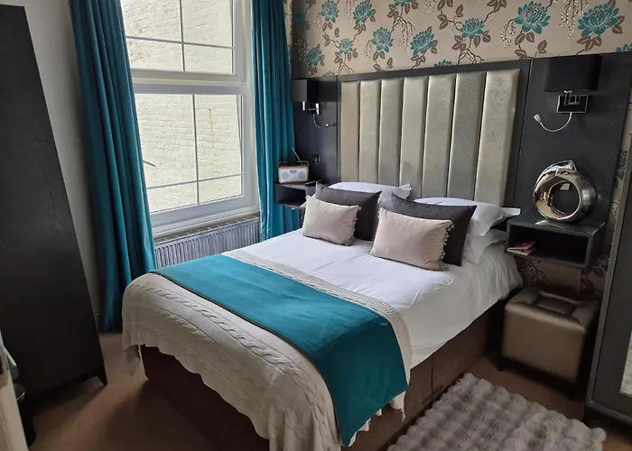 Hastings House 9-Bedroom Holiday House, United Kingdom