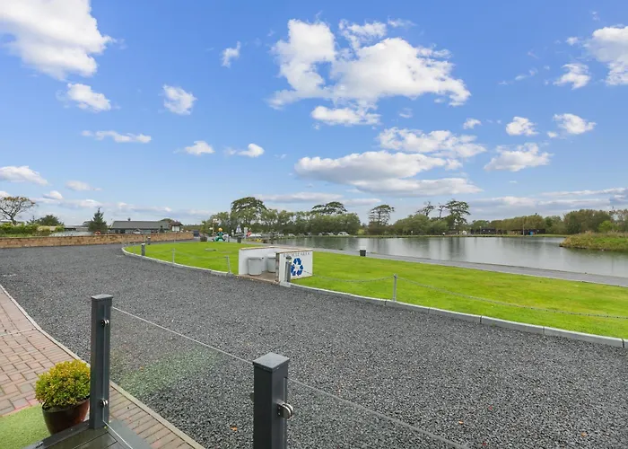 Arranview Lochside Pods & Lodges All With Private Hot-Tubs