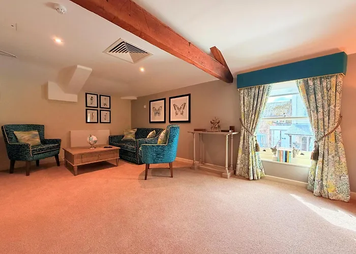 The White Horse Hotel, Romsey, Hampshire - The Coaching Inn Group