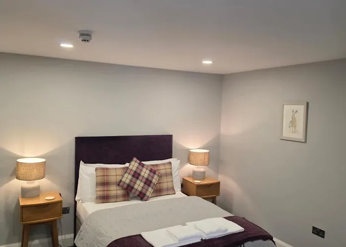 Darlington Arms By The Airport - Free Parking - Bar & Food