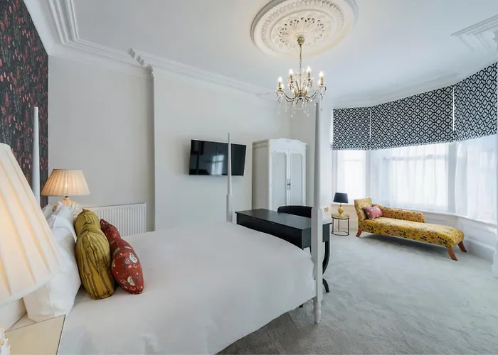 The Clarence Boutique Rooms