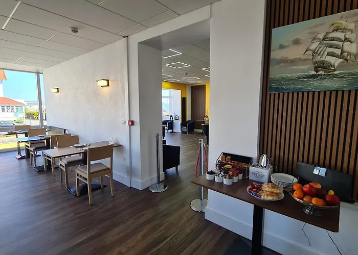 The Torland Hotel - Paignton Seafront, Guaranteed Free Parking, United Kingdom