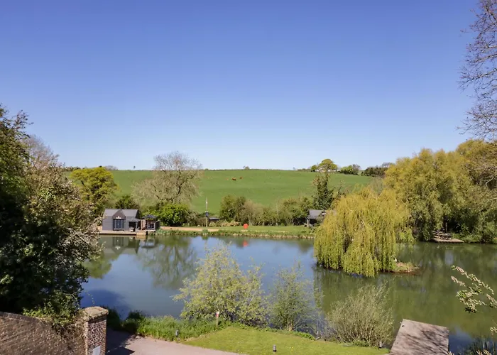 Oak Lodge At Bridge Lake Farm & Fishery
