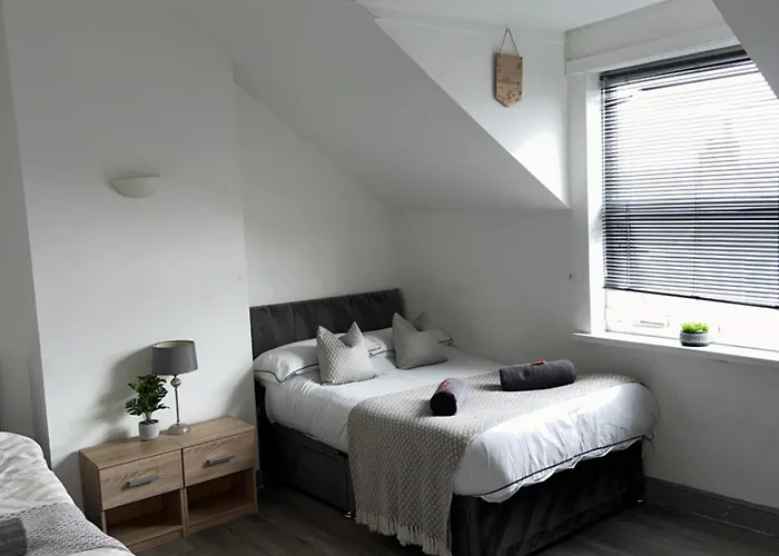 Budget Rooms Lincoln City Centre , Fast Wifi & Self Check In