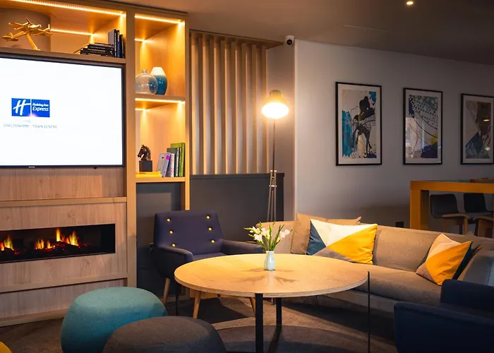Holiday Inn Express Town Centre By Ihg