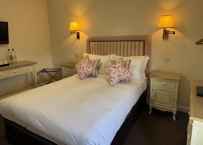 The Old Fourpenny Shop Hotel Warwick , United Kingdom