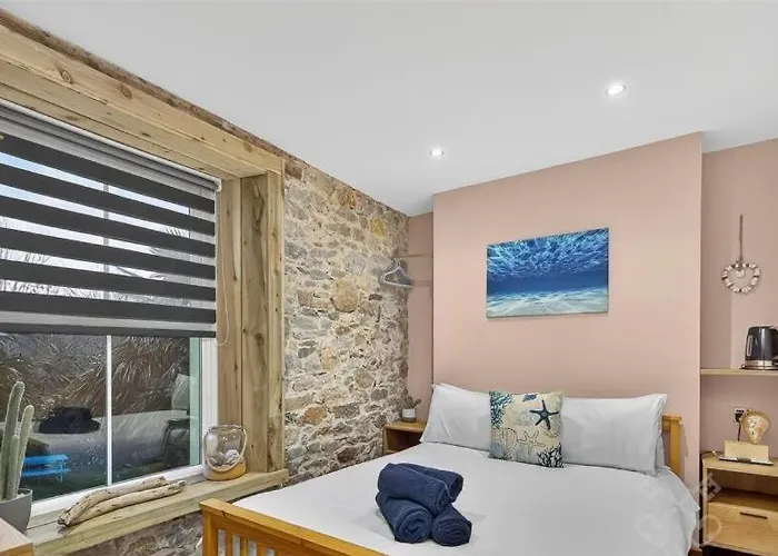 Island Lodge A Relaxed Boutique Stay Tucked Into Plymouth Historic Barbican Combining Spacious Modern Rooms With Warm Hospitality