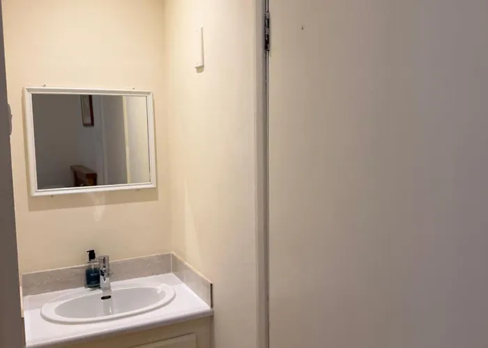 Oakwood Bed And Breakfast Heathrow