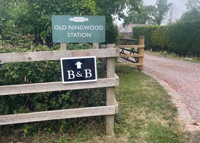 Old Ningwood Station Bed & Breakfast, Ningwood, Isle Of Wight Po41 0Tg Brook , United Kingdom