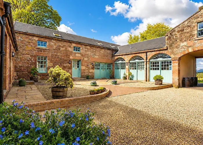 Loch Lomond Finnich Cottages